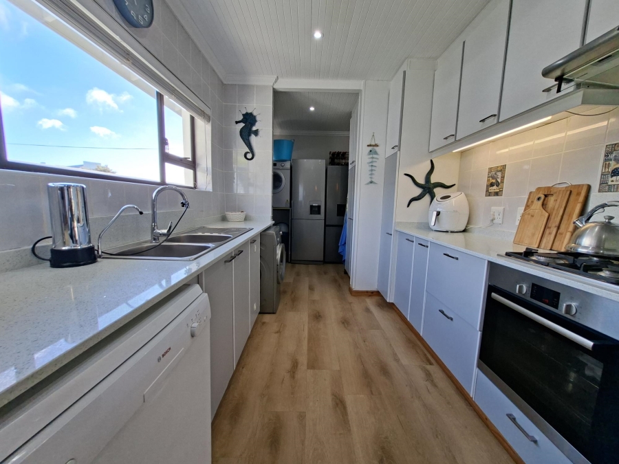 4 Bedroom Property for Sale in Pringle Bay Western Cape